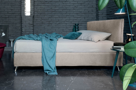 Padded single bed with colored fabric