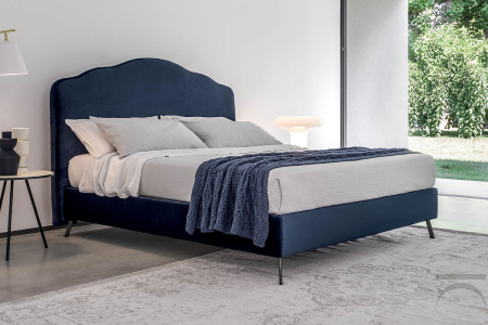 Letto classico matrimoniale imbottito in tessuto vellutino
