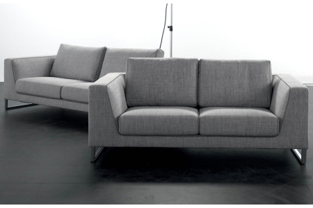 2 seat sofa with high legs and stitching point comb