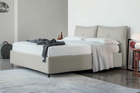 Letto matrimoniale imbottito rivestito in ecopelle con contenitore