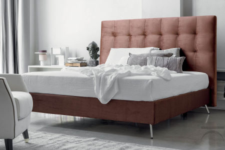 modernes Kingsize-Bett mit hohem Kopfteil mit swarovski