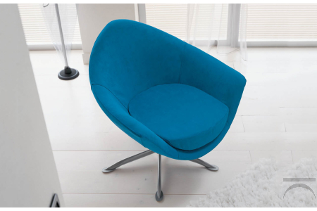 Poltrona dal design originale e moderno, colorata e comoda.