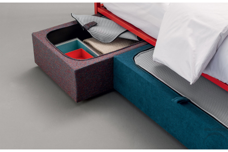Cassetto contenitore su ruote rivestito in tessuto con tela antipolvere per letto
