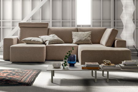 Divano di design con penisola pouf e con sedute scorrevoli