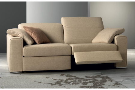 Divano design con meccanismo relax e poggiatesta reclinabili