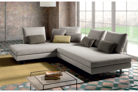 Divano di design angolare con schienali movibili