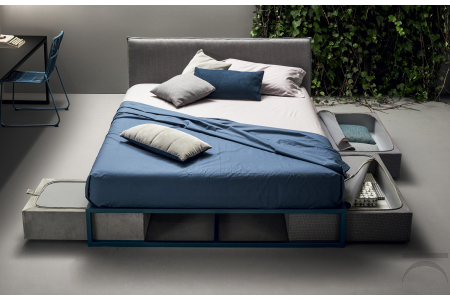 Letto matrimoniale moderno in ferro con cassetti contenitori scorrevoli rivestiti in tessuto
