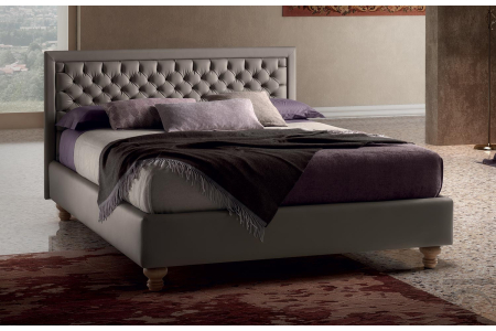 Letto classico matrimoniale imbottito in ecopelle con testiera trapuntata