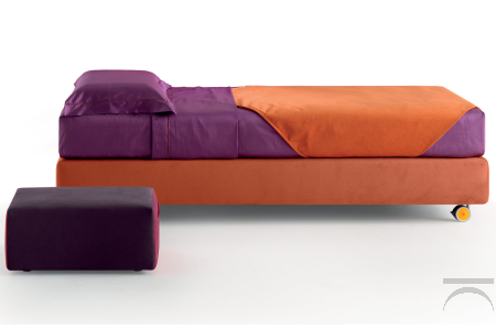 Modern sommier bed with wheels