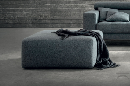 Pouf quadrato di design in tessuto antimacchia