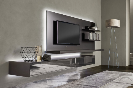 Soggiorno sospeso di design con luci led e pannello tv con mensole