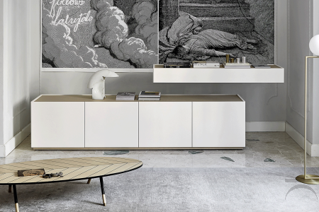 Credenza componibile con base ad ante e cassetto pensile in colore bianco con top e zoccolo in legno rovere argilla
