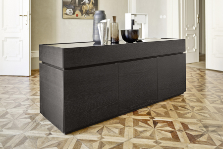 Credenza da soggiorno in legno rovere carbone con piano top in vetro laccato lucido brown