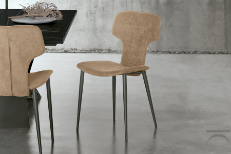Sedia con gambe in metallo Dora