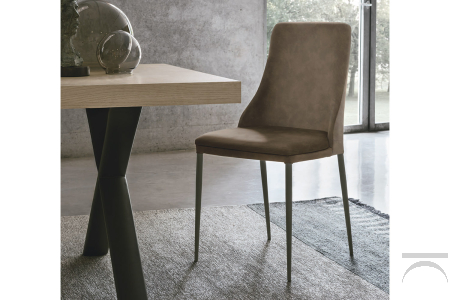 Sedia Tequila con struttura in metallo antracite 160 e rivestimento cat. B ecopelle vintage 103
