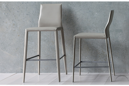 Sgabello moderno alto in cuoio o in ecopelle da cucina