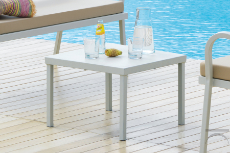 tavolino Alice impilabile per bordo piscina