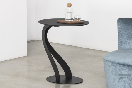 Tavolino di design rotondo con struttura in alluminio