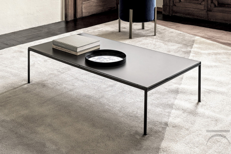 Tavolino dal design semplice e lineare Diagonal