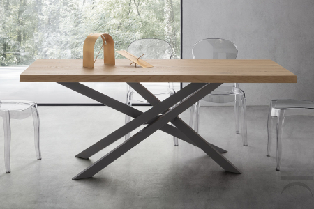 Tavolo Renzo  con basamento in metallo verniciato Grigio Londra e piano Scortecciato Rovere Naturale