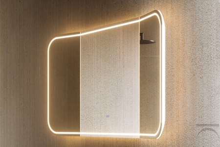 Specchiera design retroilluminata con angoli arrotondati e ante laterali chiudibili