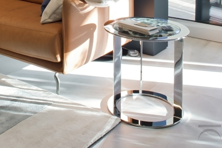 Tavolino rotondo alto cromato di design con piano in marmo lucido bisellato