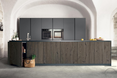 Designer fitted kitchen in antique oak and matt lacquer with steel worktop