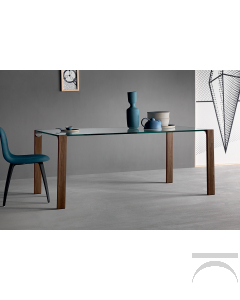 Tavolo moderno ed elegante rettangolare con top in ceramica calacatta arabescato e gambe in canna di fucile lucido.