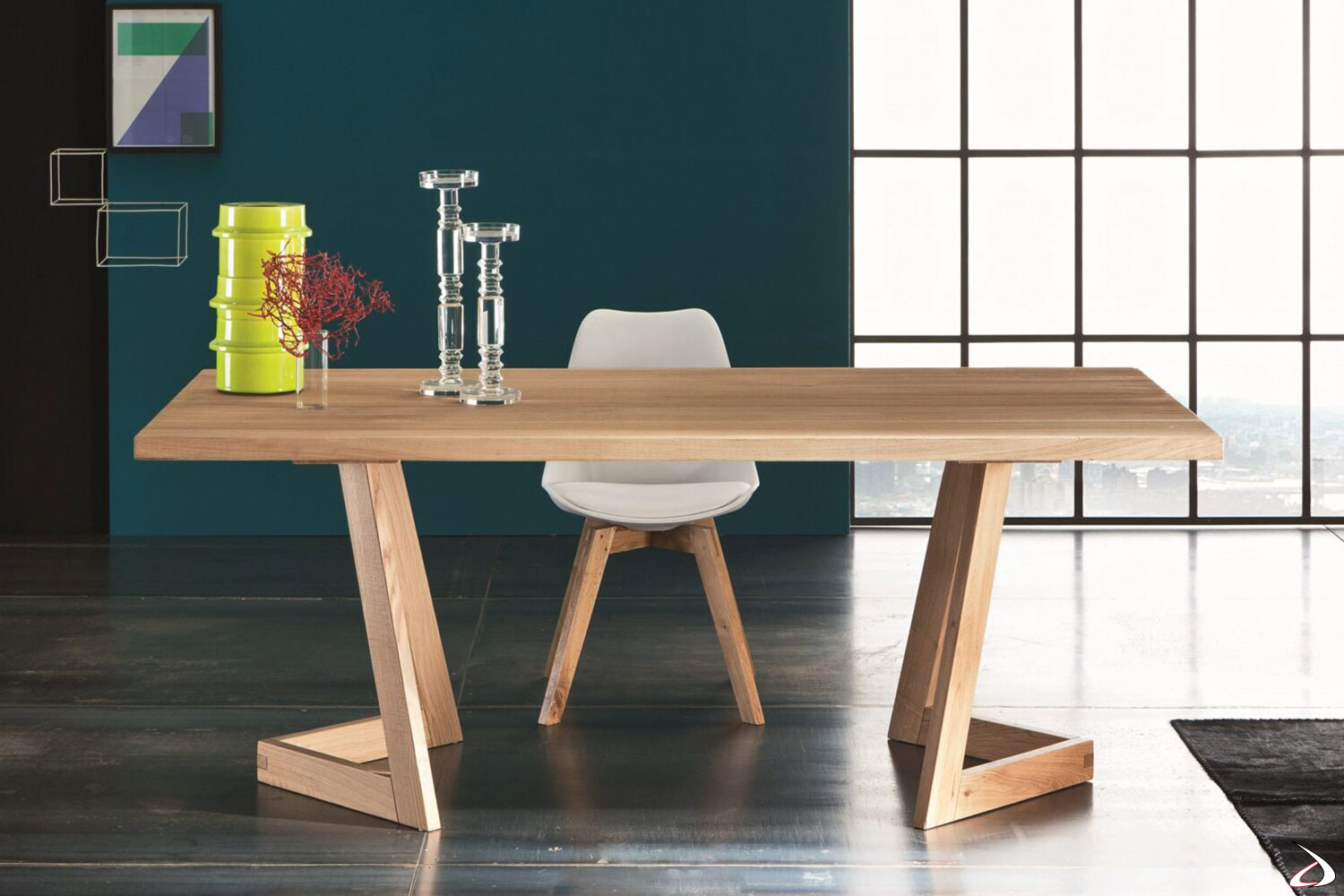 Tavolo dal design classico e geometrico realizzato completamente in legno rovere massello