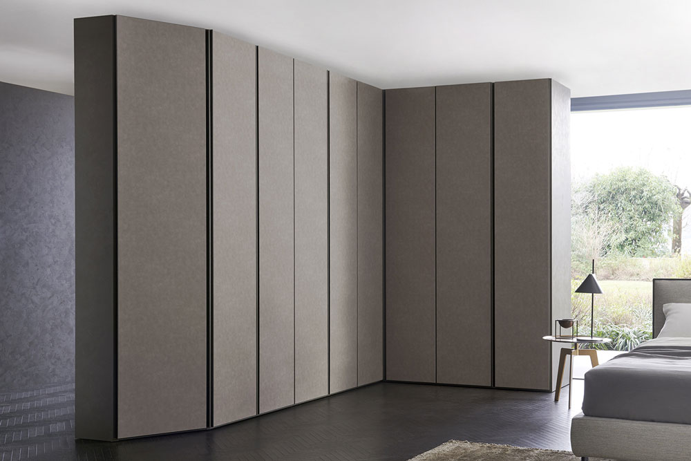 Corner wardrobe