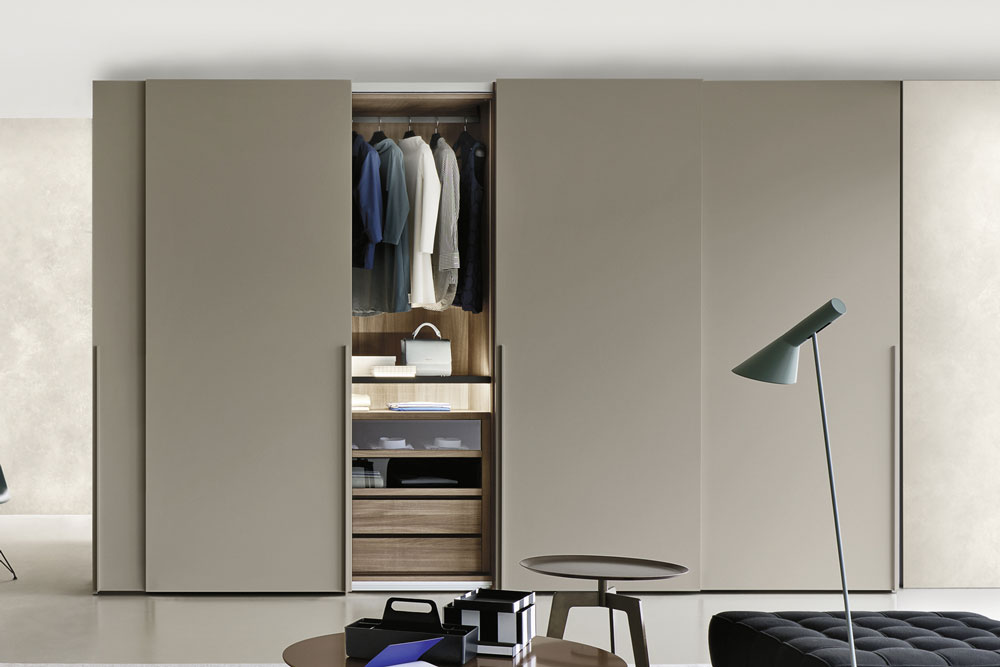 How to divide the inside of a wardrobe in a functional way