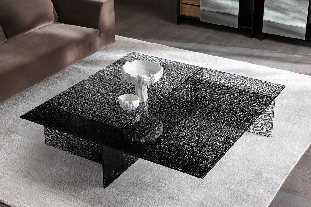 Quadratischer Couchtisch im Wohnzimmer: ausgewogene Lösung mit Ecksofa